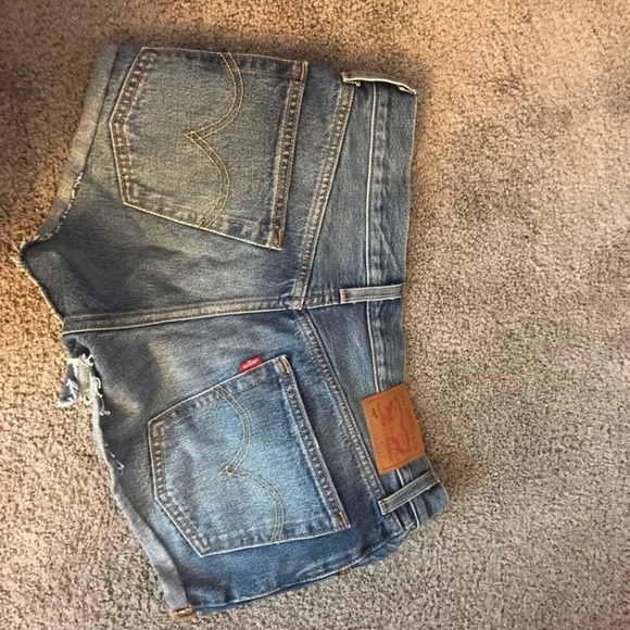 LEVI shorts - Picture 2 of 3